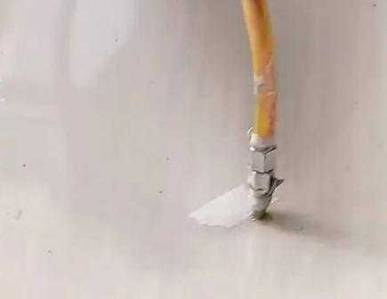 柳林瓷砖空鼓维修公司专业解答在瓷砖铺贴过程中，如果使用的砂料过粗（如全部使用了粗砂），可能会导致以下问题